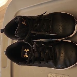 Under Armour youth basketball shoes size 4